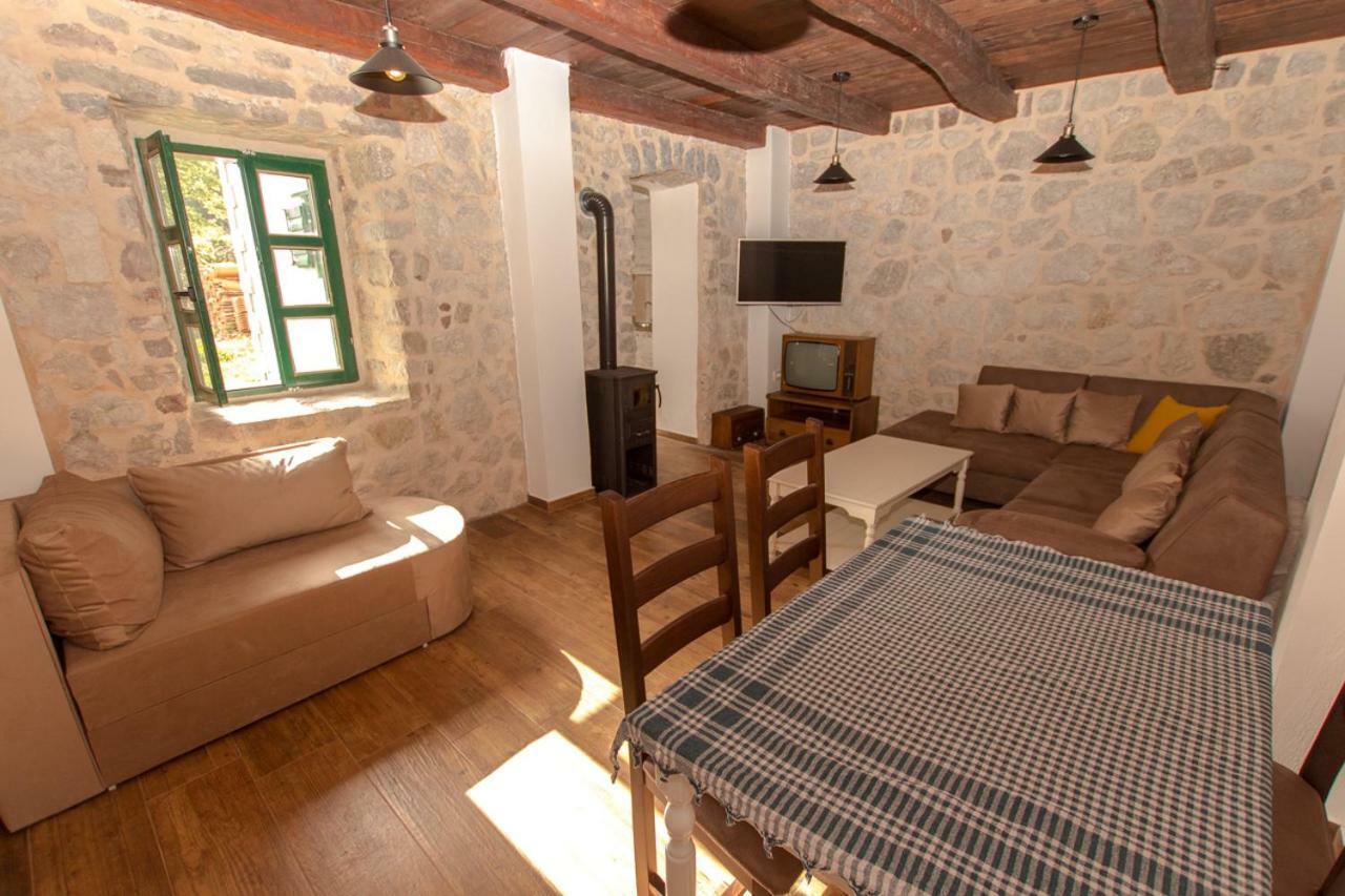 Вилла Rustic Stone House Бар Экстерьер фото